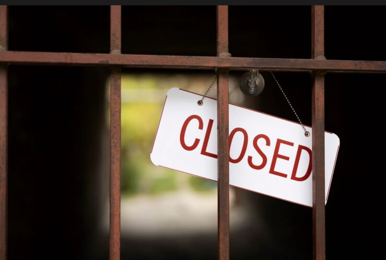firma închisă