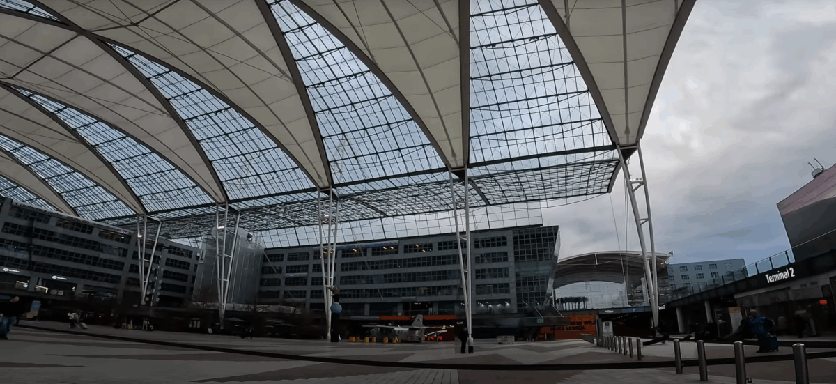 Aeroportul din Munchen, închis pentru a doua noapte după o nouă alertă cu drone