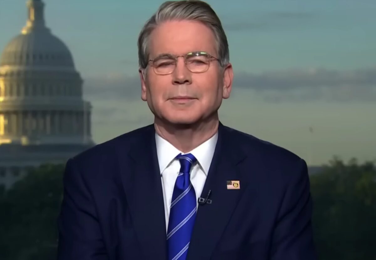 Rafinării din R.P. Chineză, sancționate de SUA pentru achiziții de petrol iranian