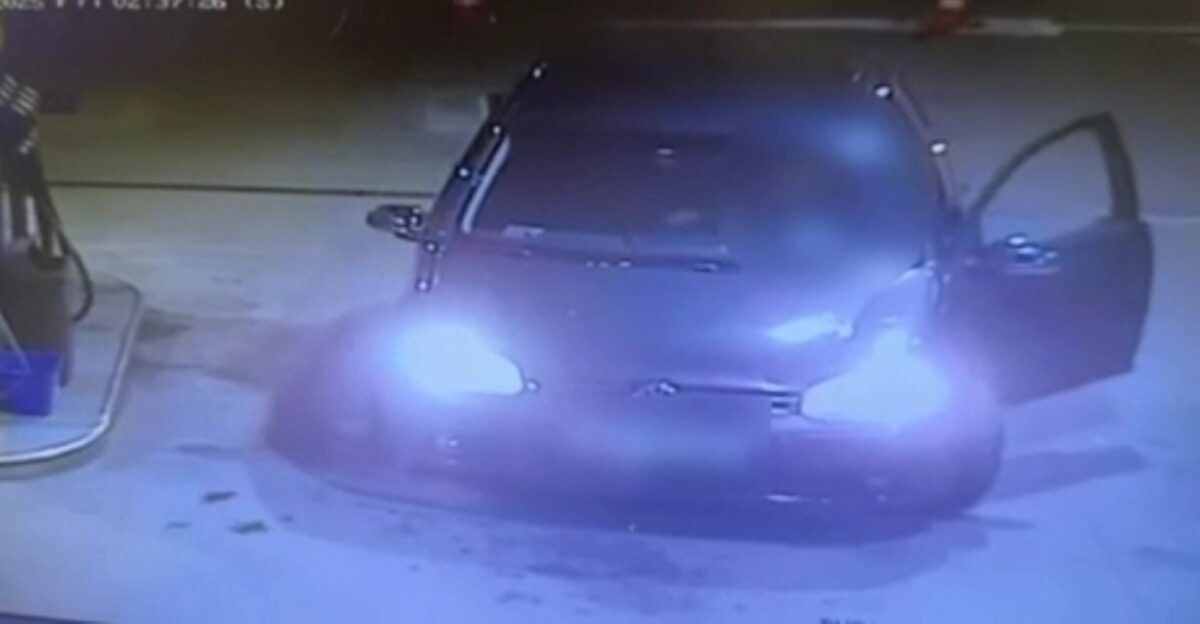 Un bărbat și-a stropit mașina cu benzină și a a încercat să-i dea foc într-o benzinărie