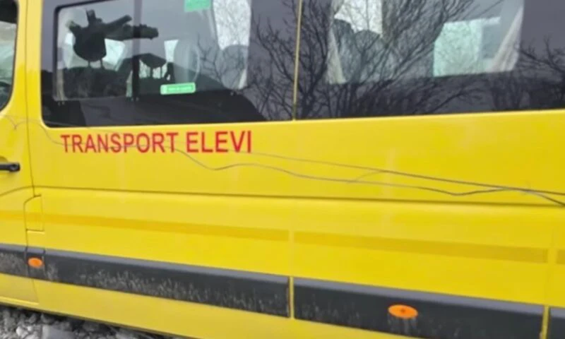 Șofer de autobuz pentru elevi, prins băut la volan în Arad