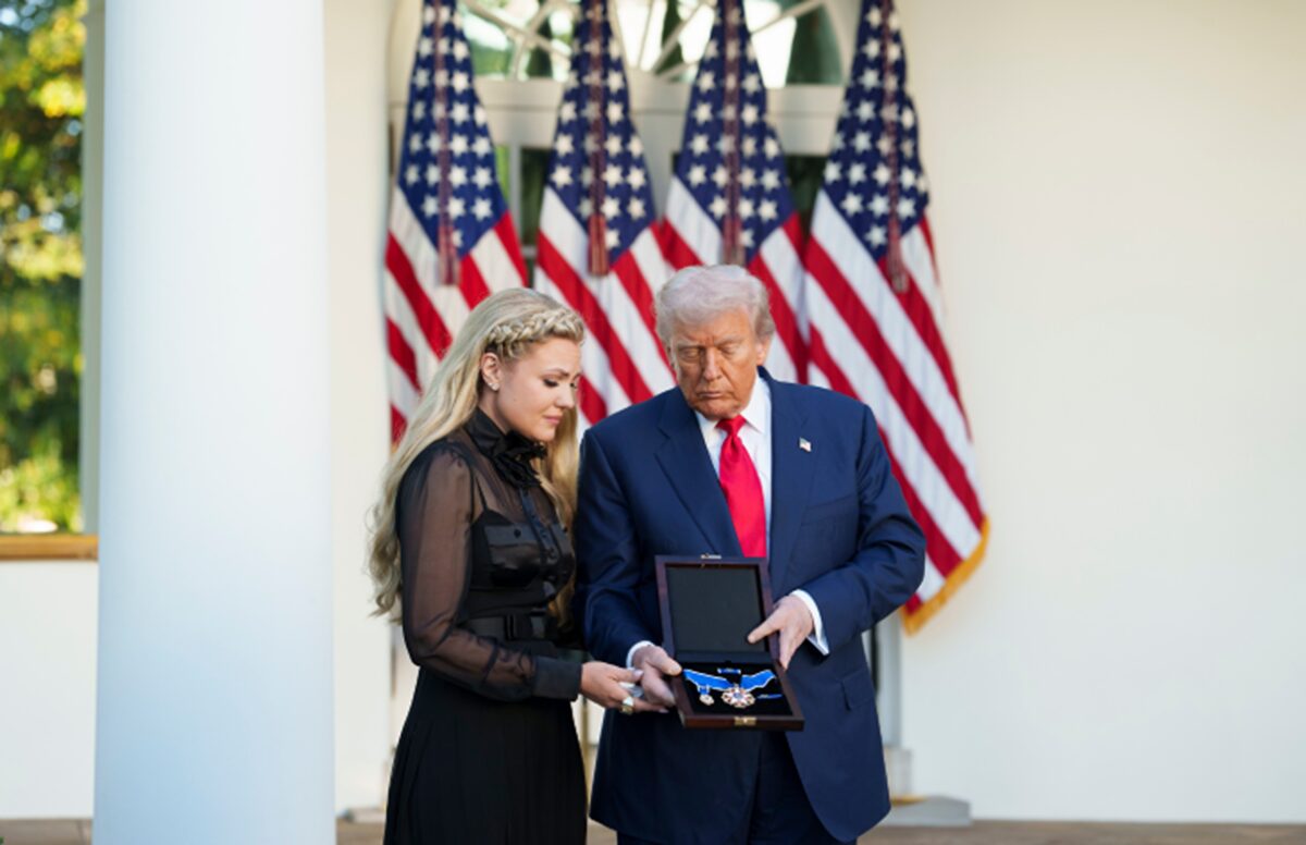 Charlie Kirk, premiat postum cu Medalia Prezidențială a Libertății de Donald Trump