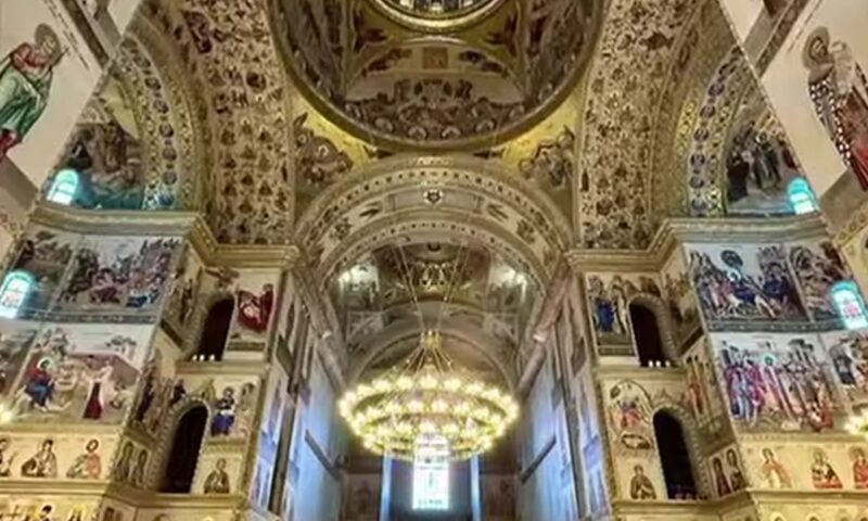 Sfințirea picturii Catedralei Naționale, transmisă în direct de TVR