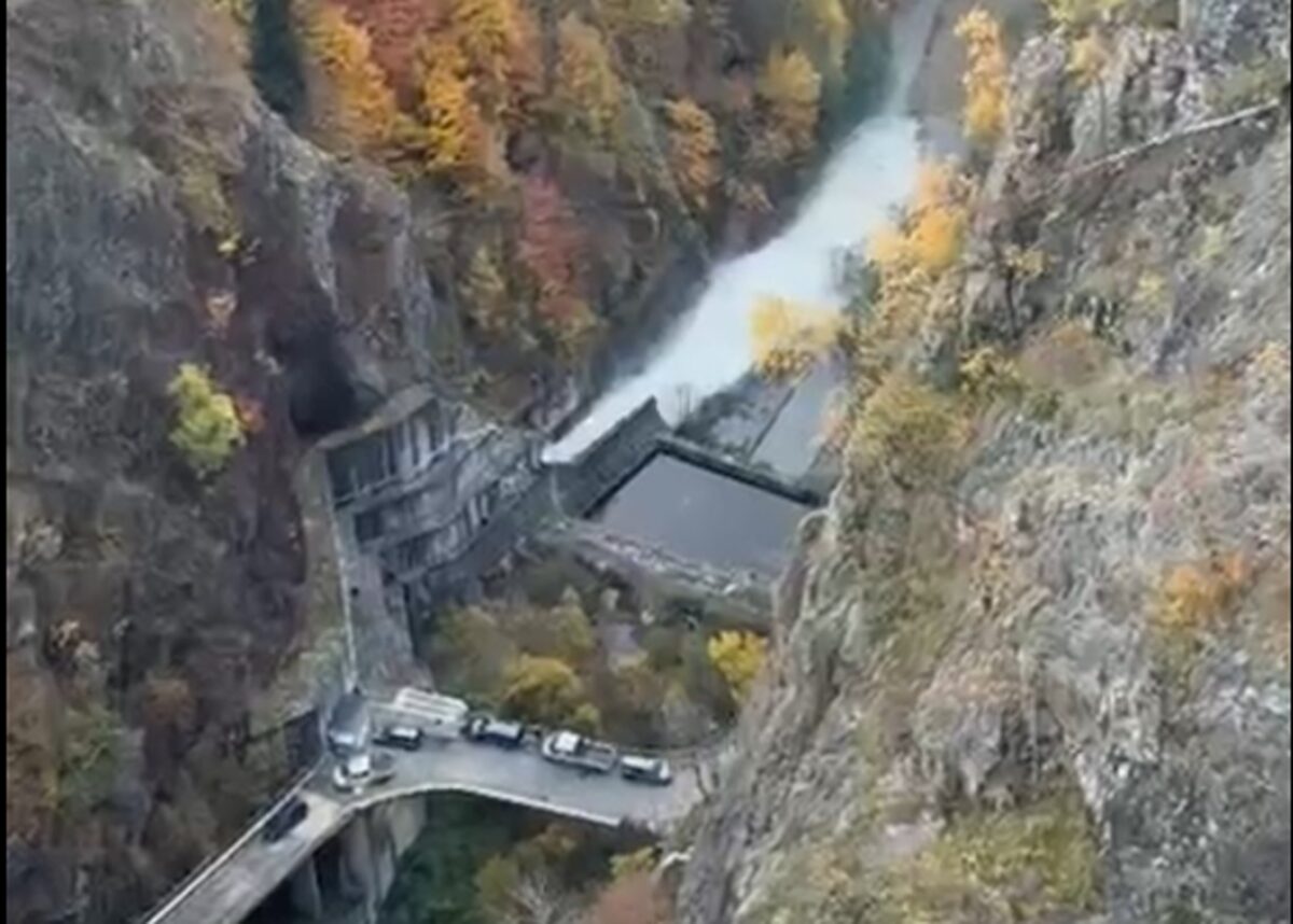 Exercițiu de deversare a apei din lacul Vidraru. A fost emis un mesaj RO-Alert în Argeș