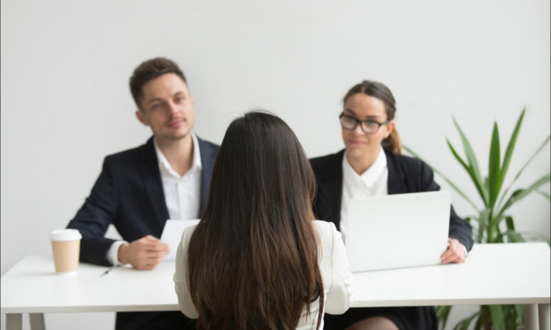 Cum să eviți țepele la angajare și ce trebuie să știi despre perioada se probă. Patronii riscă amenzi usturătoare