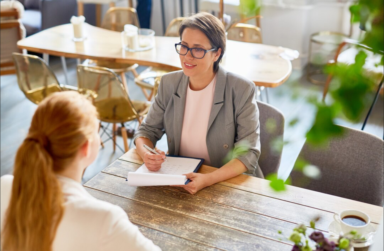 UE obligă firmele să anunțe public salariile pentru fiecare post. Angajatorii sunt revoltați