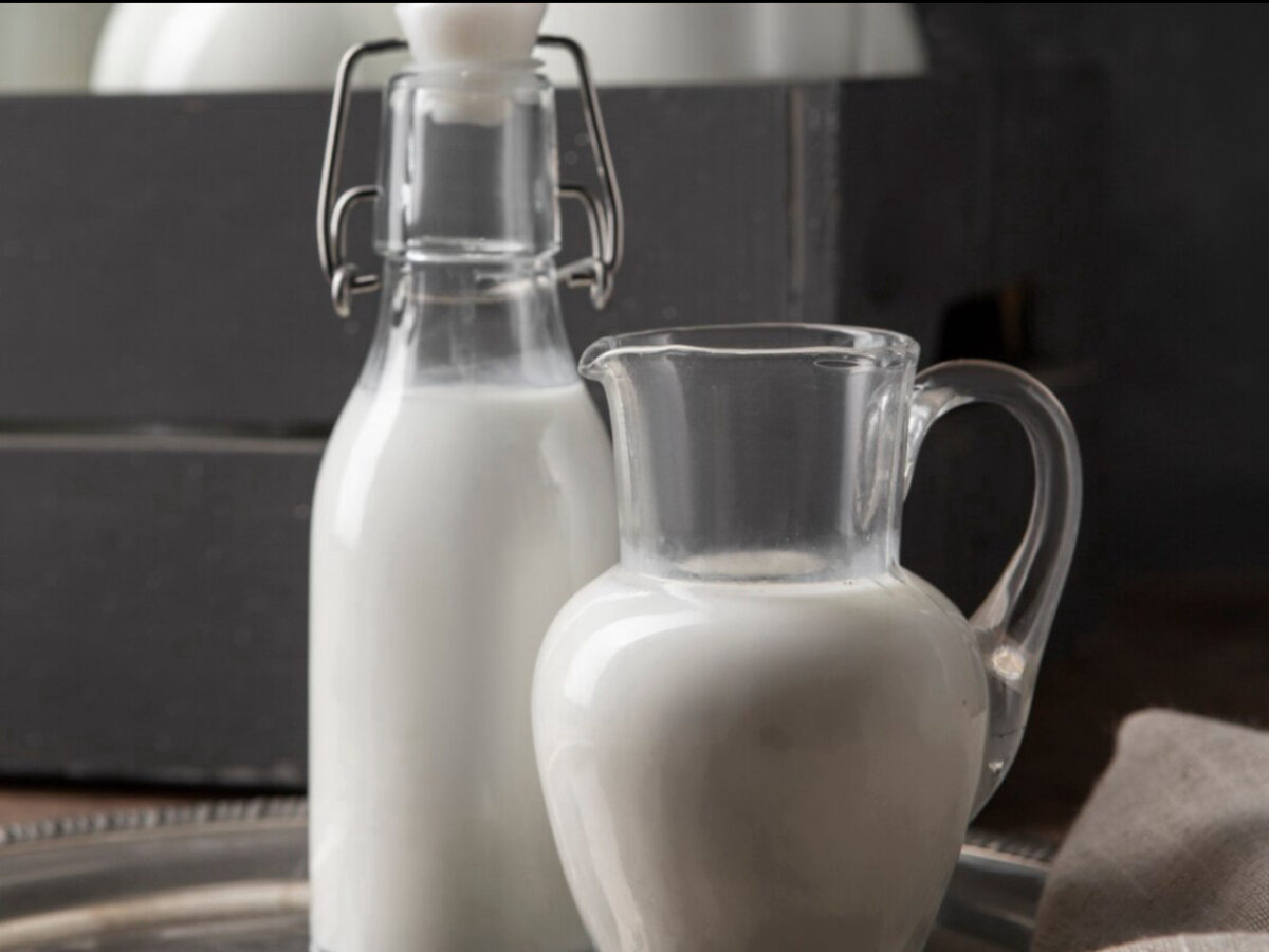 Laptele de măgăriță, căutat în sezonul rece. Un litru costă în jur de 100 de lei