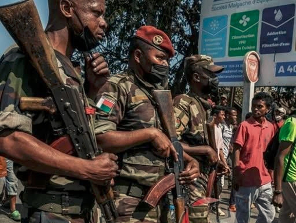 Madagascarul, în prag de lovitură de stat. O unitate militară a anunțat că a preluat comanda armatei