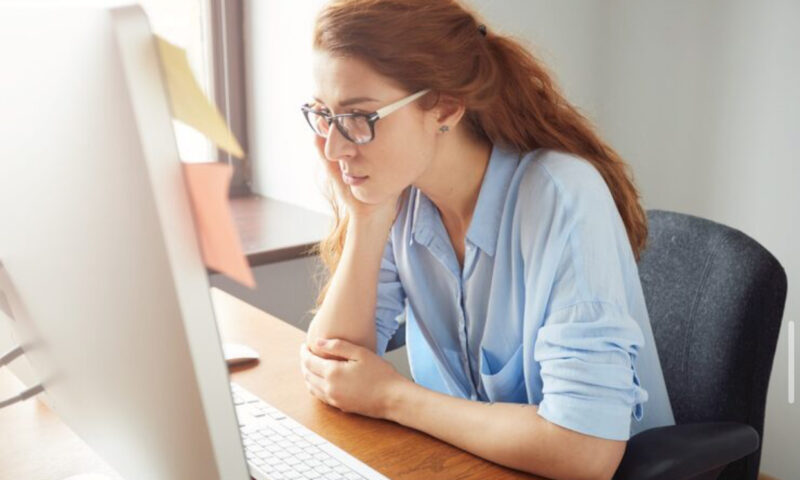 Orele petrecute în fața ecranelor, impact major asupra vederii. Chirurg oftalmolog: Miopia e pandemia de după pandemie