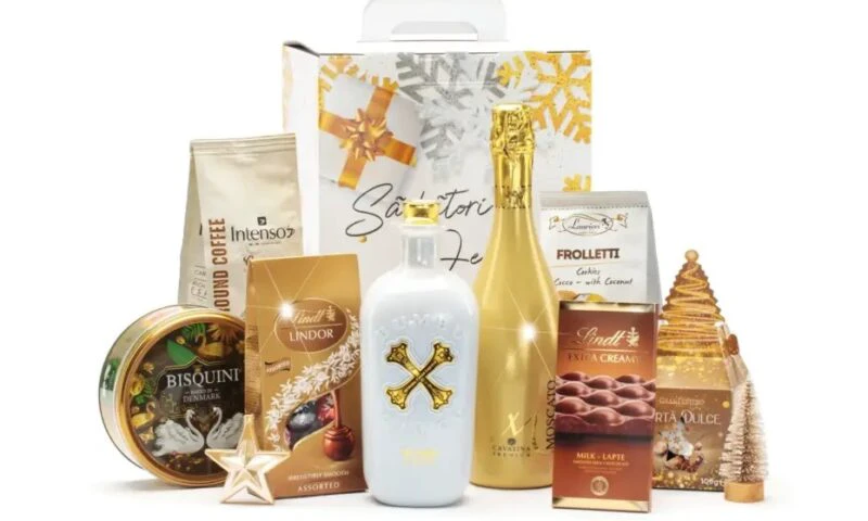 Coșuri cadou de Crăciun alese în funcție de culoare: cadouri aliniate vizual cu brandul fiecărui client
