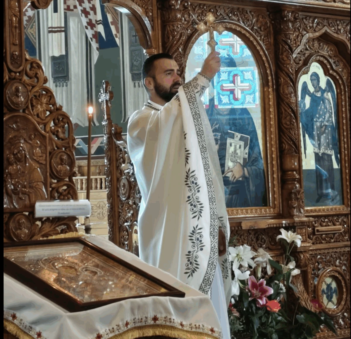 Părintele Sebastian Gabor, între altar și amfiteatru. Despre oameni care știu să lege competența de conștiință