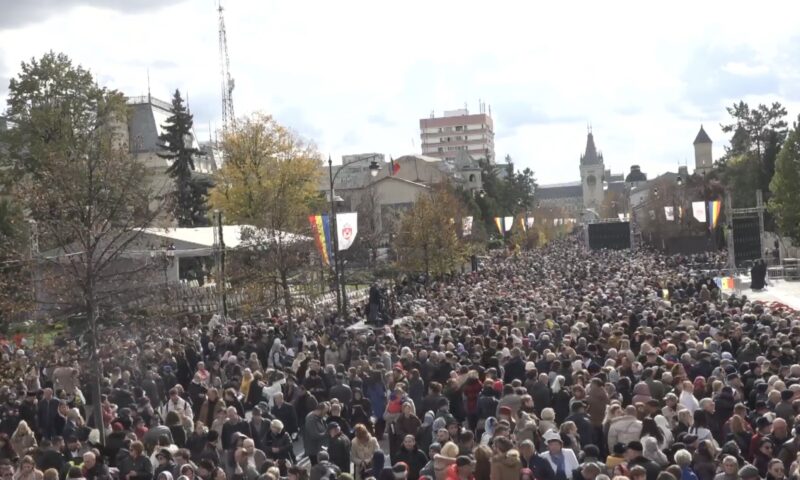 Ultimele zile de pelerinaj la Iași. Peste 160.000 de credincioși au trecut pe la racla cu moaștele Cuvioasei Parascheva
