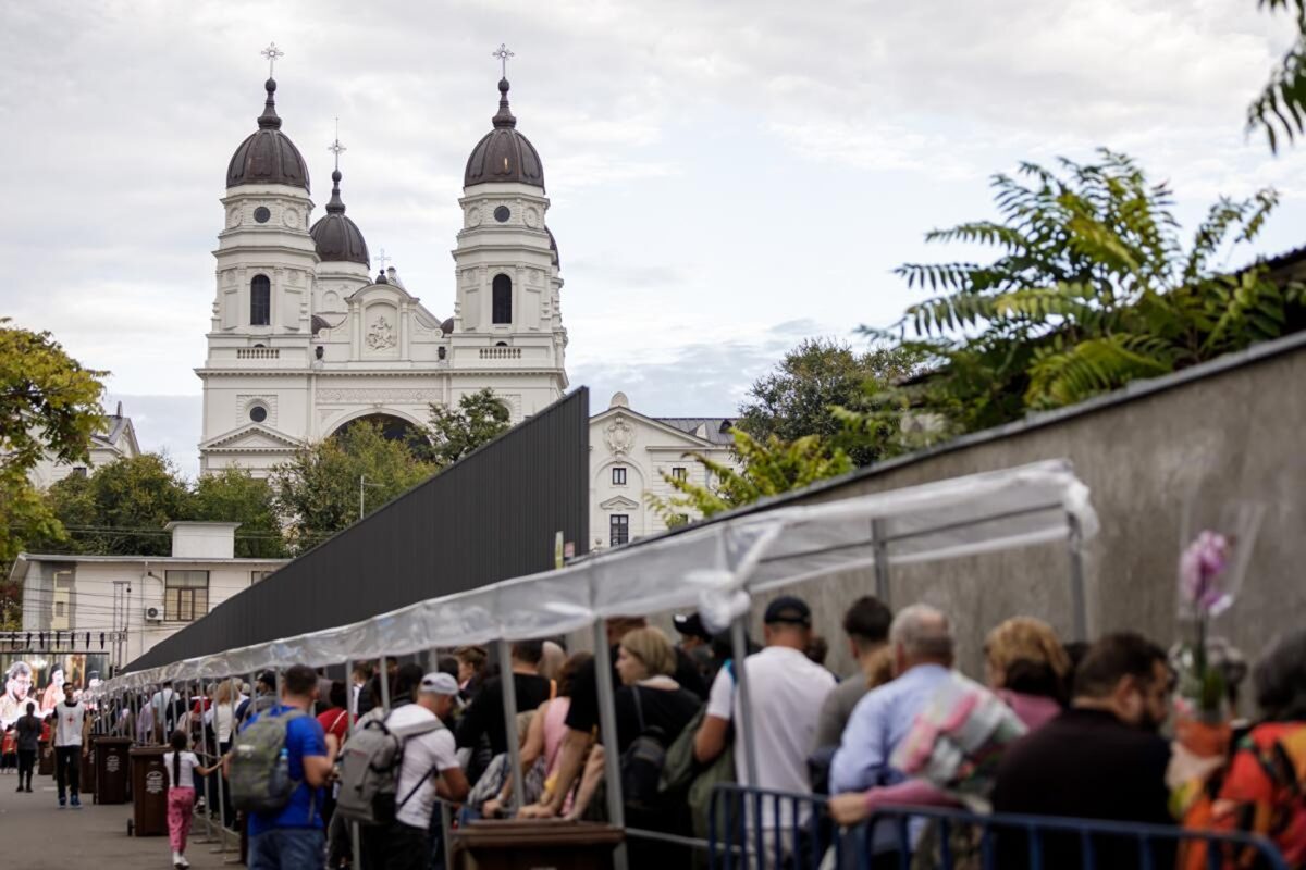 Programul complet pentru pelerinajul Sfintei Cuvioase Parascheva de la Iași