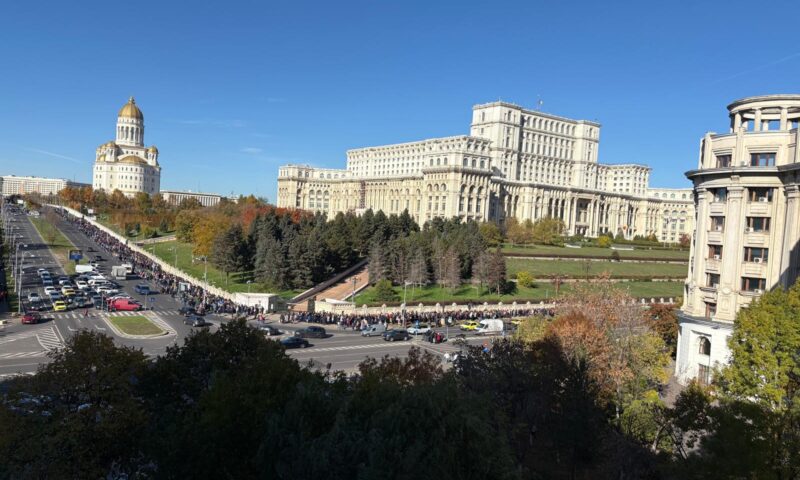 Pelerinaj record la Catedrala Națională: Peste 80.000 de credincioși, în două zile