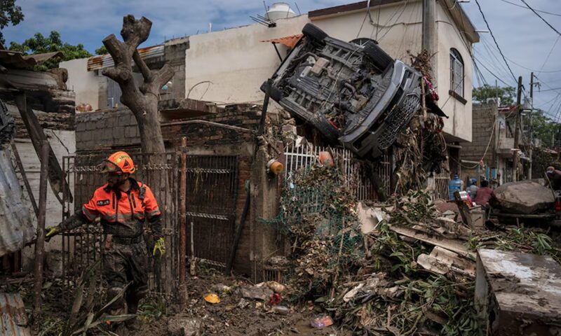 Cel puțin 65 de persoane și-au pierdut viața în urma inundațiilor devastatoare din Mexic