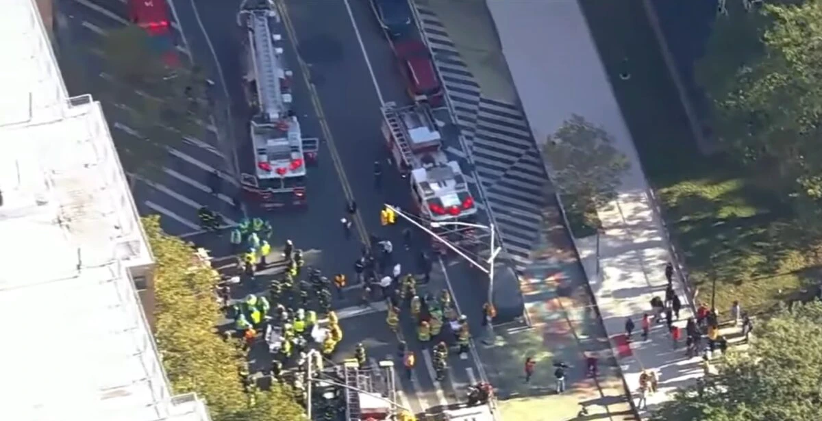 Un bloc de locuințe din SUA s-a prăbușit parțial. Pompierii caută supraviețuitori