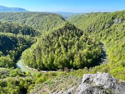 Singurul sat din România împărțit în cinci sectoare. Ciudat e că pe 80% dintre bărbați îi cheamă Florian