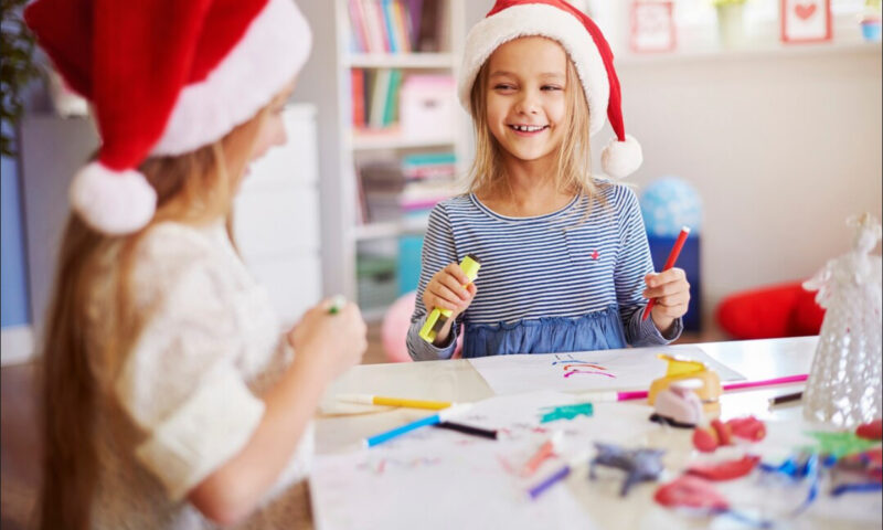 Calendarul vacanțelor pe care le mai au elevii până la finalul anului școlar. Perioada sărbătorilor de iarnă, cea mai așteptată