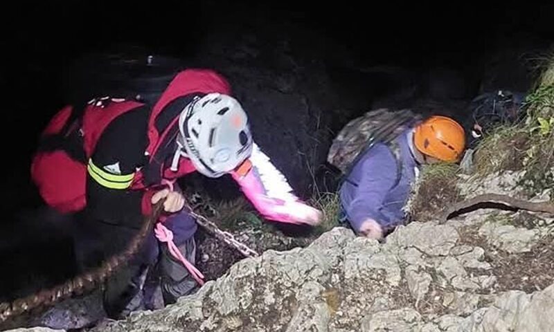 Turiști maghiari, salvați de salvamontiști de pe un traseu periculos din Munții Bucegi