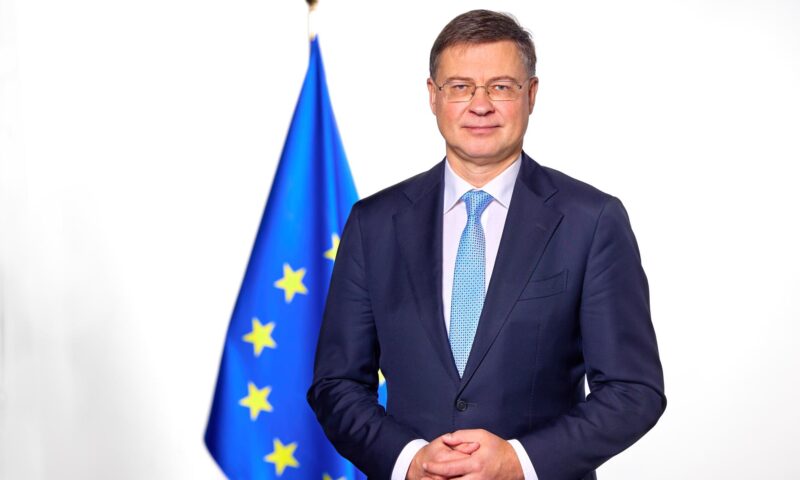 Comisar european: Comisia va stabili în noiembrie dacă România poate îndeplini cerinţele privind deficitul excesiv