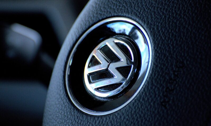 Volkswagen, posibile opriri ale producției din cauza blocajului de cipuri Nexperia