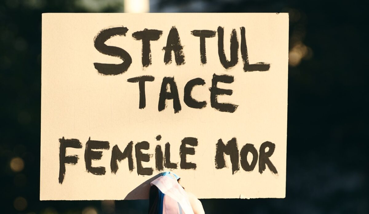 Protest în fața Guvernului după crima din Teleorman. Cereri ferme pentru protecția femeilor