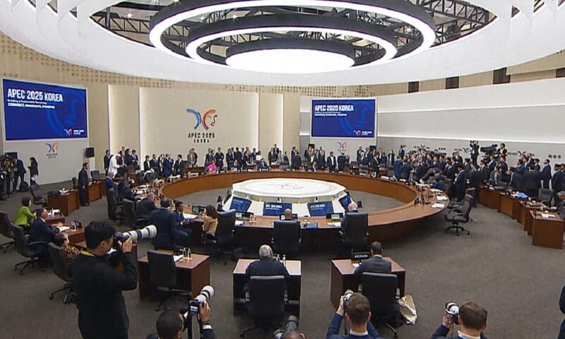 Xi Jinping își consolidează rolul în APEC în contextul relaxării tensiunilor comerciale cu SUA