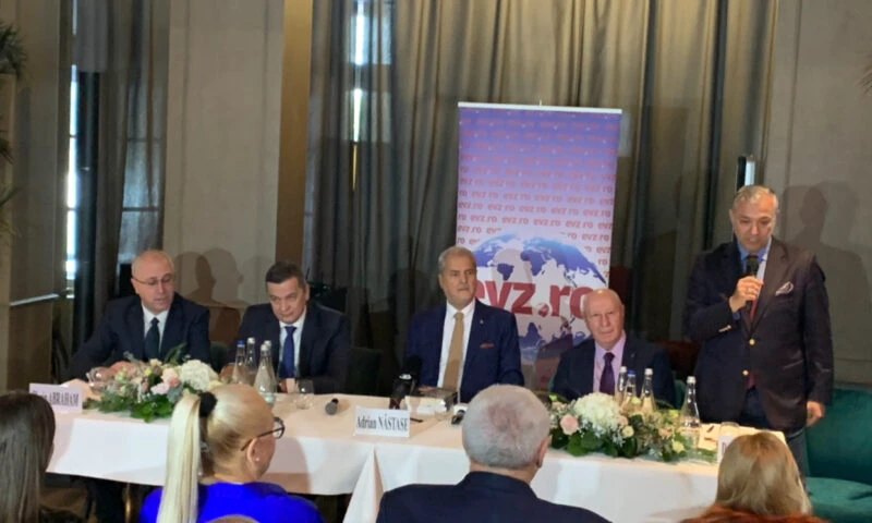 Adrian Năstase și-a lansat cartea „Arta de a conduce”. Dan Andronic: o invitație la luciditate și disciplină