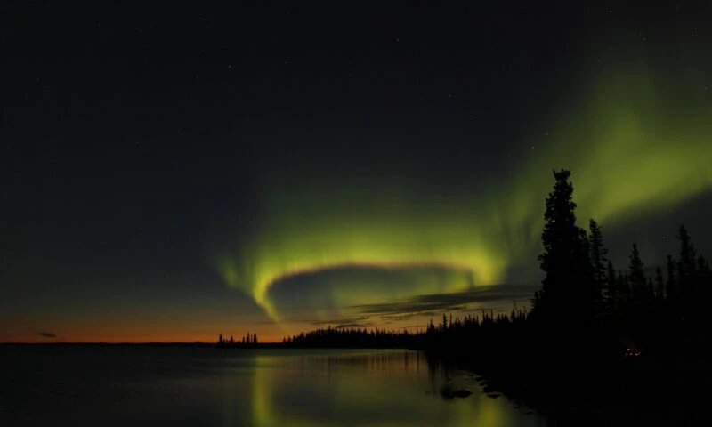 Auroră boreală neobișnuită vizibilă în timp ce o furtună solară lovea Pământul
