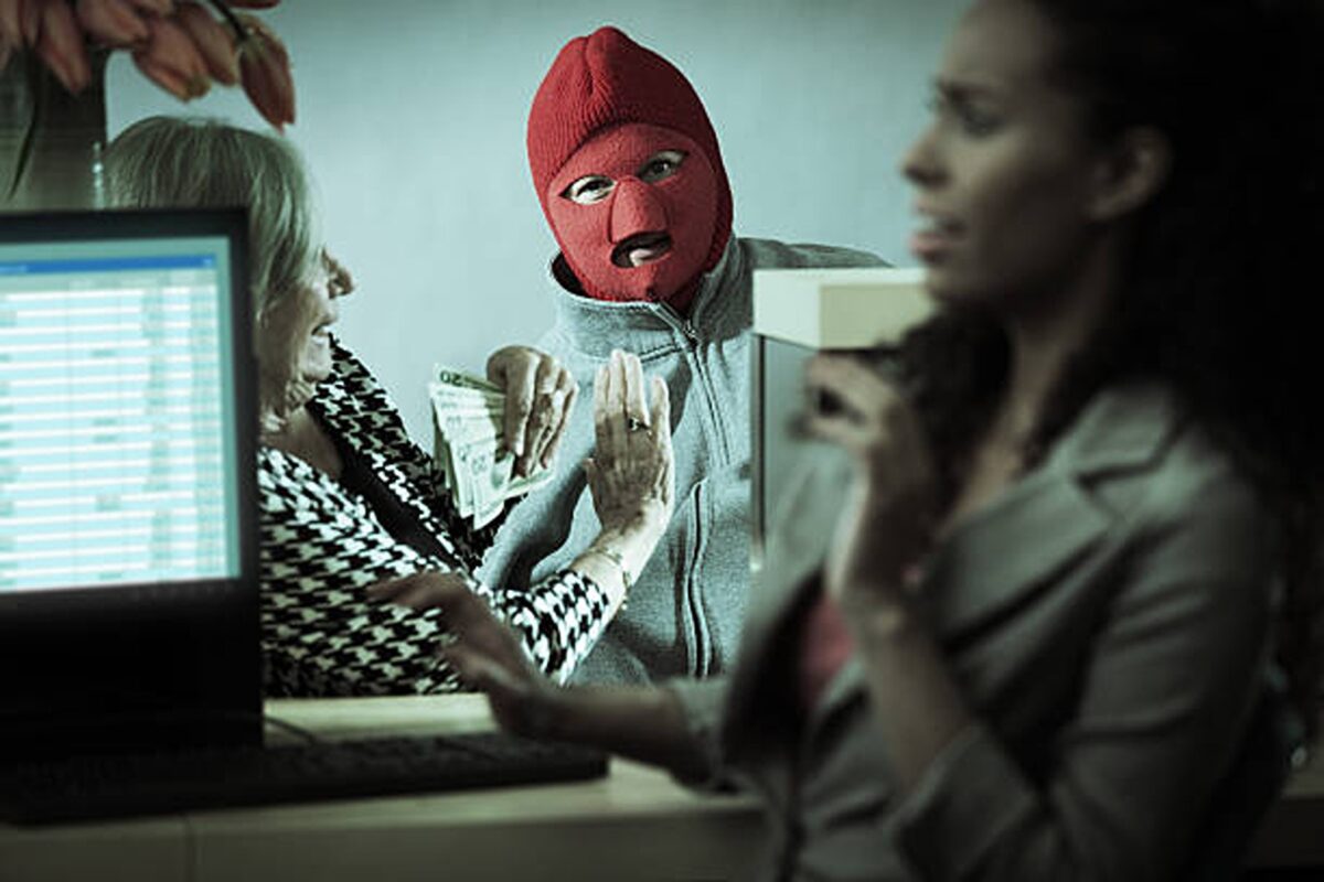 Un cuplu a jefuit o bancă la prima întâlnire. O experiență de coșmar