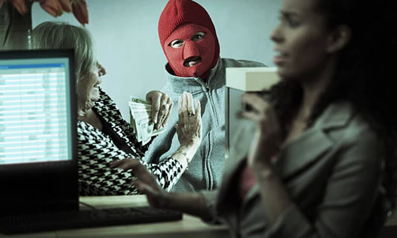 Un cuplu a jefuit o bancă la prima întâlnire. O experiență de coșmar