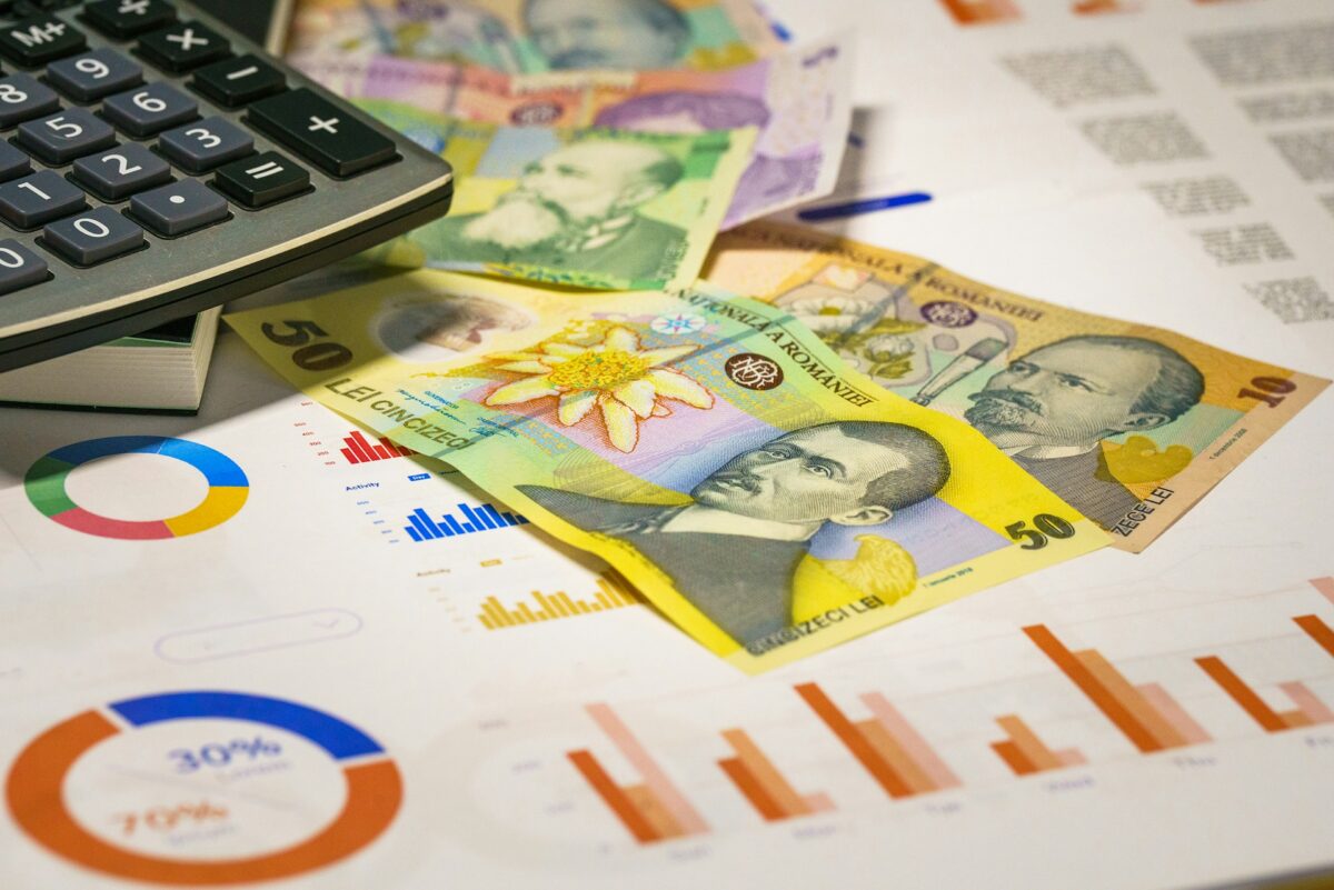 Consiliul Fiscal anunță că deficitul ar putea coborî la 6,5% din PIB în 2026. Riscurile rămân ridicate fără corecție bugetară