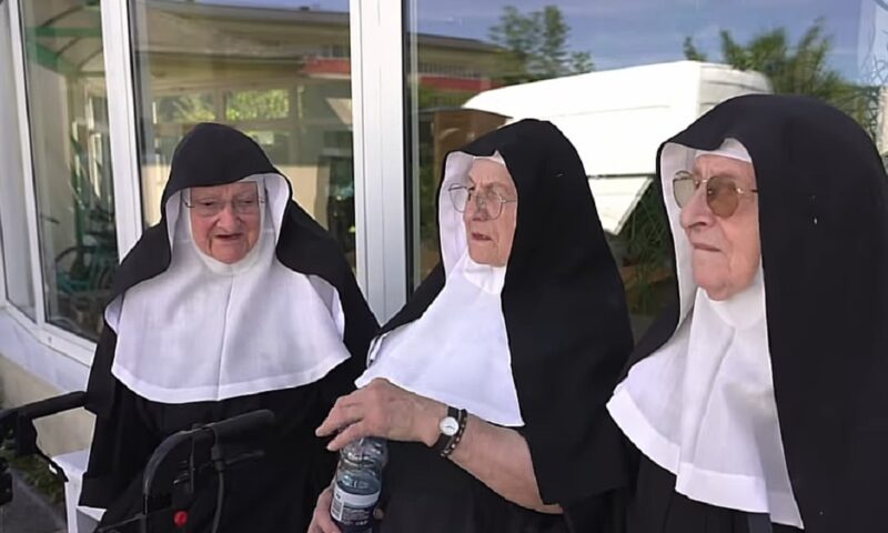 Trei călugărițe octogenare sfidează biserica și internetul. Clipul a devenit viral