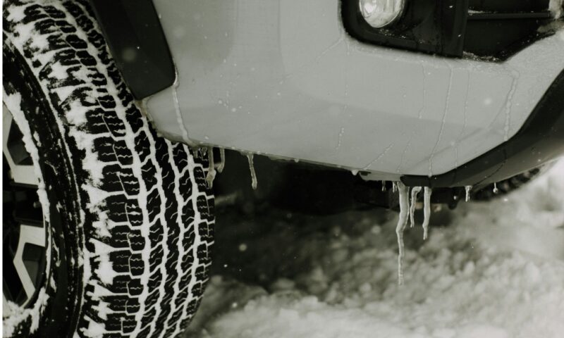 Diferența dintre cauciucurile all-season și cele de iarnă. Alegerea influențează siguranța la volan
