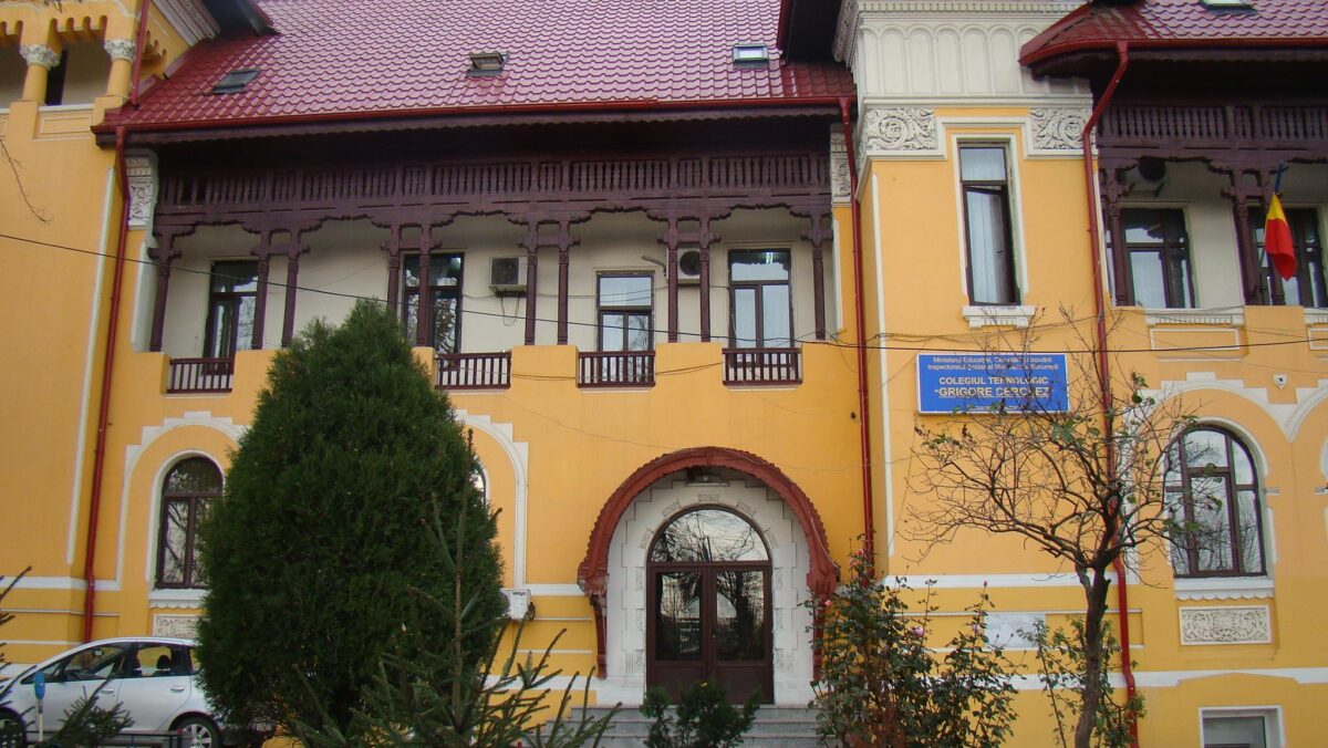 Un liceu din Capitală, evacuat din cauza unui miros puternic de gaze