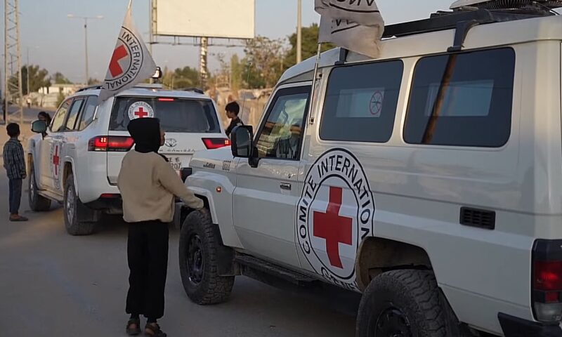 Crucea Roșie facilitează transferul primelor corpuri către autoritățile israeliene, după reluarea ostilităților