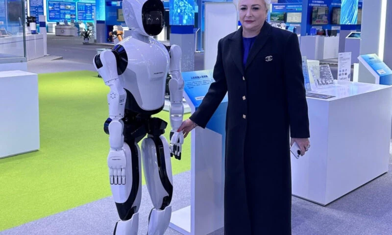 Viorica Dăncilă, o nouă vizită în China. Cum s-a lăsat fotografiată