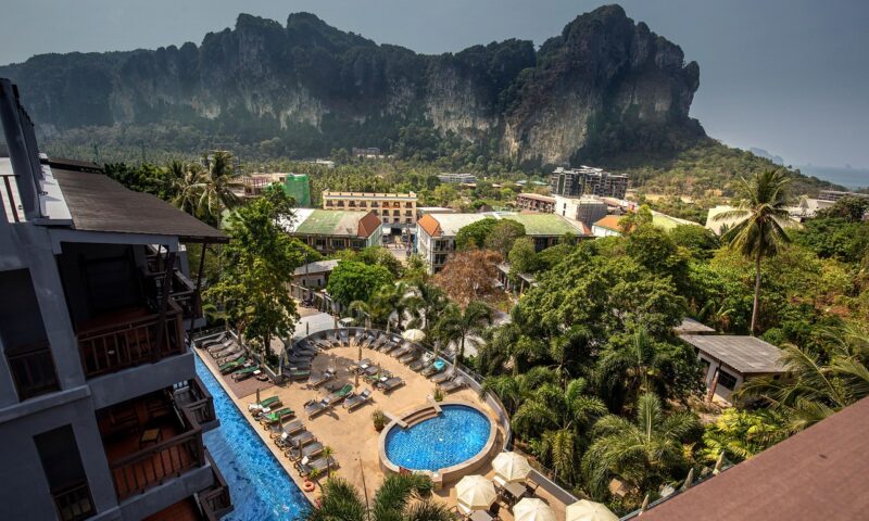 Doi britanici și-au vândut casa și s-au mutat în Thailanda pentru că e mai ieftin