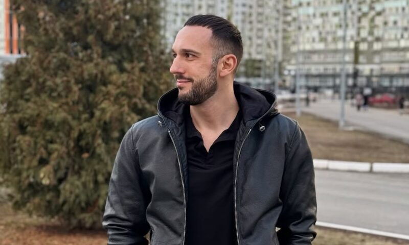 Un influencer de fitness a murit în timpul unei provocări extreme de îngrășare