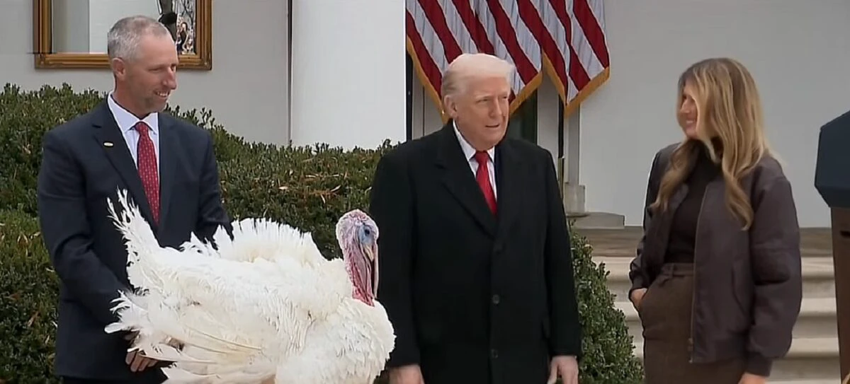 Gobble și Waddle scapă de cuțit. Trump vorbește despre prețurile la mâncare înainte de Ziua Recunoștinței
