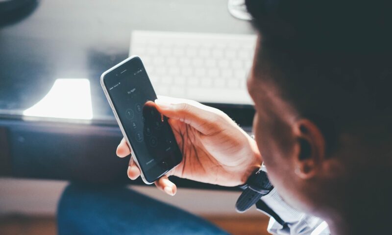 Escrocherie ca în filme pusă la cale de un recidivist. Un bucureștean a căzut în capcană