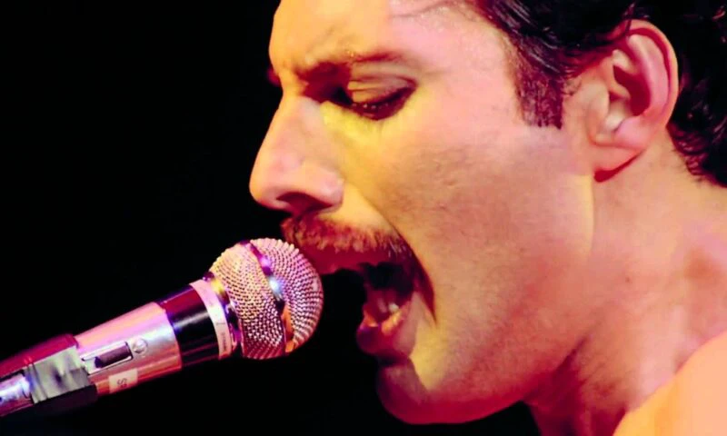 Freddie Mercury, în ultimele sale luni de viață. Lupta tăcută a unei legende