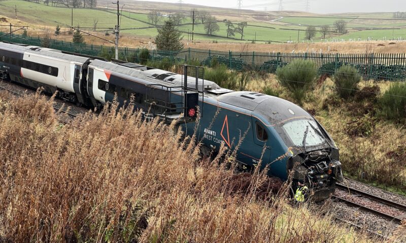 Tren deraiat în nordul Angliei. Patru persoane au fost rănite