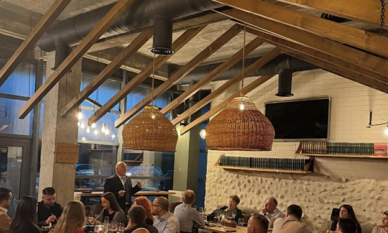 Exclusiv. Restaurantul din România inspirat de un hambar. Multe vedete vin aici