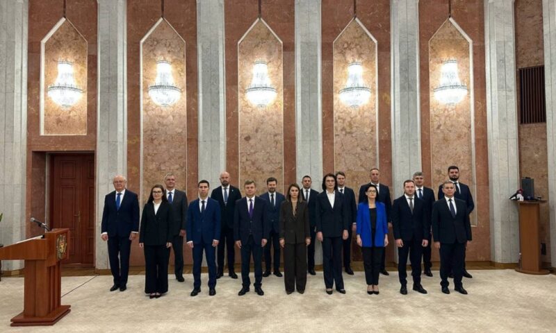 Noul Guvern al Republicii Moldova a depus jurământul la Președinție. Maia Sandu: „Aveți o fereastră istorică de oportunitate pentru integrarea în UE”