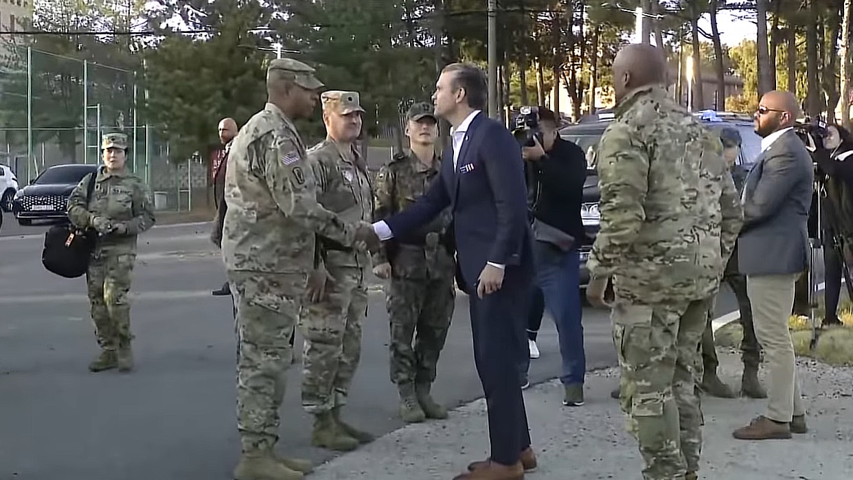 Hegseth, bază Coreea de Sud