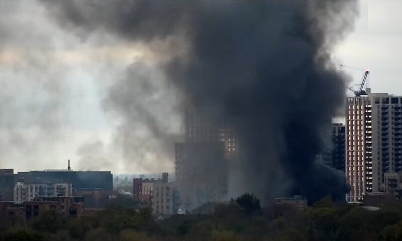 Explozii în serie la Londra. Imagini terifiante cu flăcările care mistuie tot