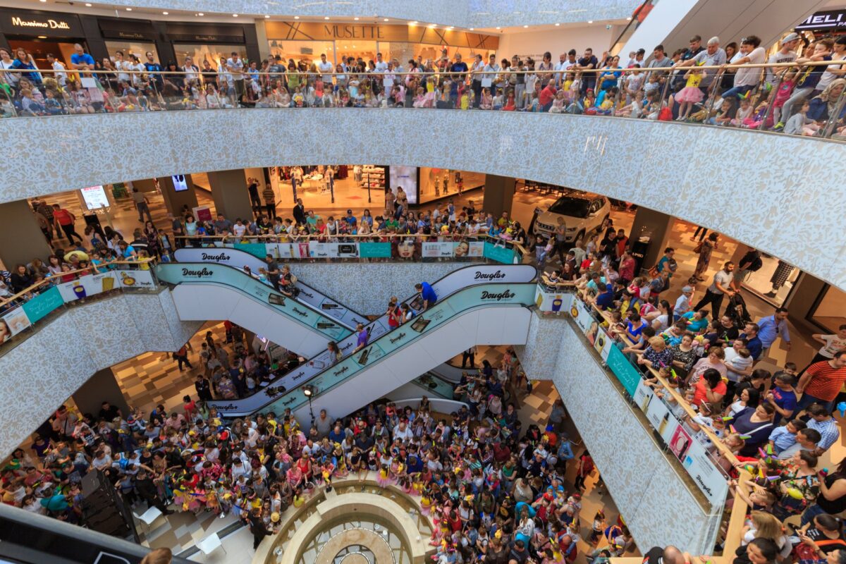 Primele mall-uri din București. Au schimbat economia