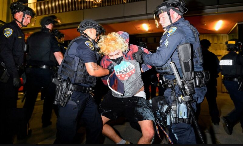 Doi arestați după o altercație sângeroasă înainte de evenimentul Turning Point USA de la UC Berkeley