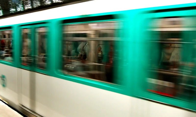Biletele de hârtie dispar din metroul parizian: 125 de ani de istorie încheiați